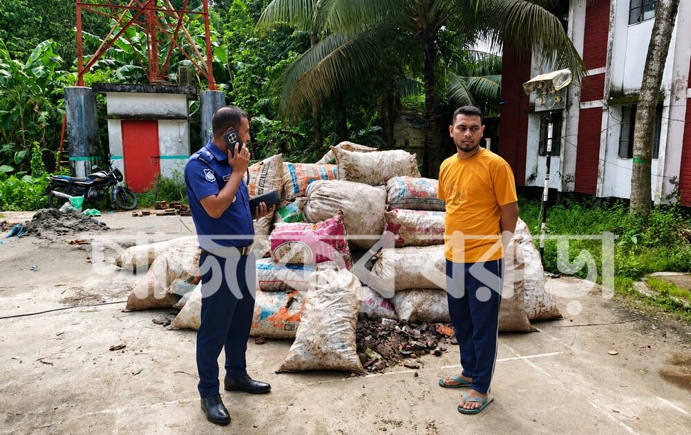 বরুড়ায় রাতে ১৭ বস্তা ফেনসিডিল উদ্ধার, পরদিন ৯০ বস্তা মাদকদ্রব্যের খালি ও ক্রাশ করা বোতল জব্দ