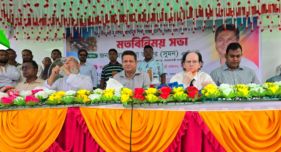 শিক্ষকরা মানুষ গড়ার কারিগর, রাজনীতি থেকে বিরত থাকুন: গৃহায়ণ ও গণপূর্ত মন্ত্রী