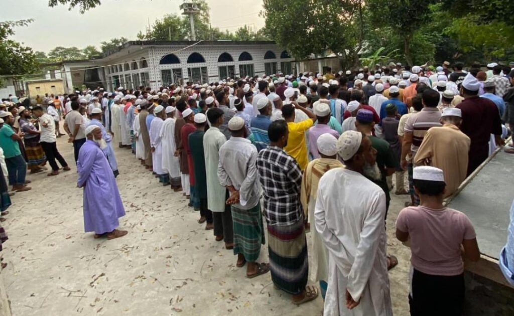 পরিবারের কেউ ছাড়াই মোবারক হোসেনের জানাজা, পুলিশের হেফাজতে স্ত্রী-ছেলে ও পুত্রবধূ
